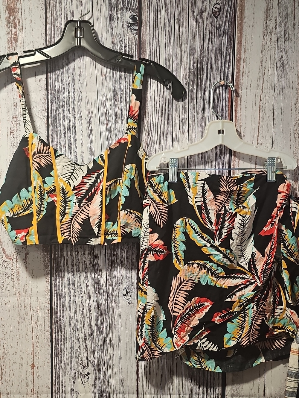 Black Tropical Print Cropped Camisole with Adjustable Straps
